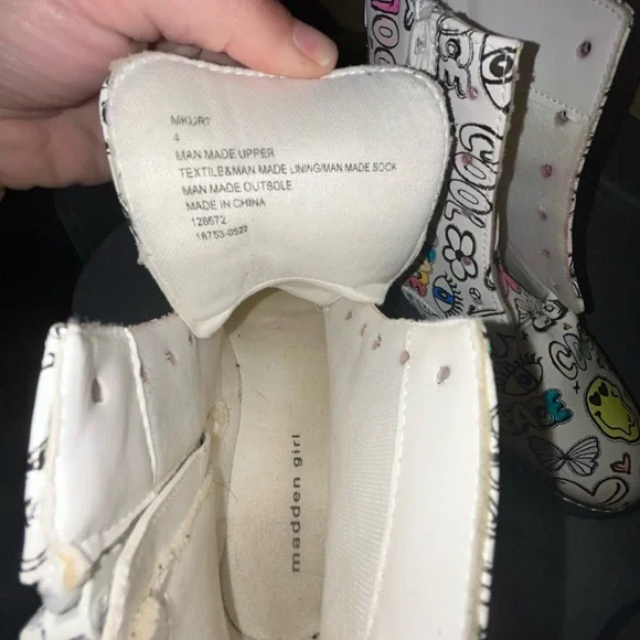 SALE Madden Girl Kids Graphic Print Boots - White and Black - Picture 7 of 7